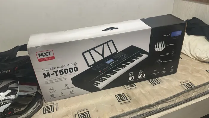 Vende-se teclado Mxt M-t5000 com 61 teclas