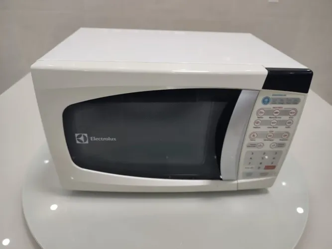 Microondas 20 litros 220v Excelente estado