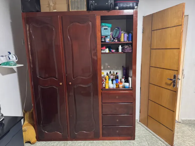 Vendo guarda roupa de madeira
