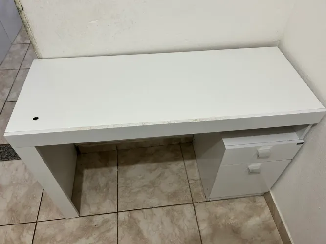 ESCRIVANINHA BRANCA USADA