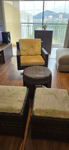 Cadeira sacada e jardim ratan giratória 2 puff e mesinha