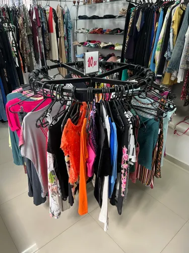 Arara de roupas redonda