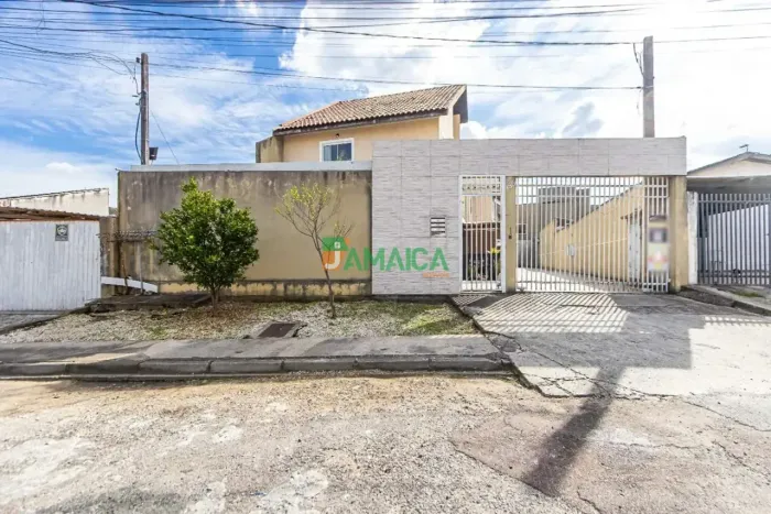 Sobrado com 101,10m² para locação na Rua José Gadzalinski no Uberaba - Condomínio Maison S