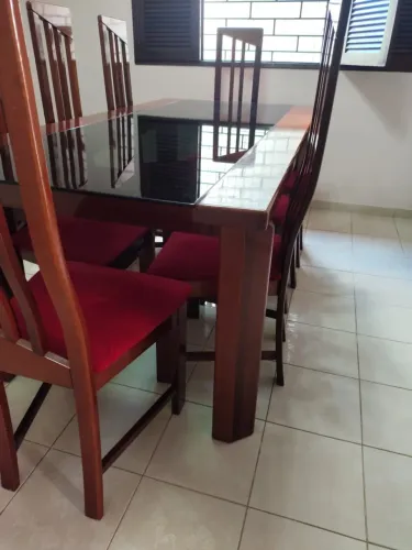 Mesa com 8 cadeiras 