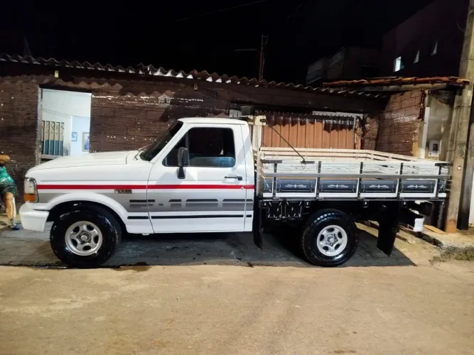 Ford F-1000 Regular Cab. 4.9i 1998