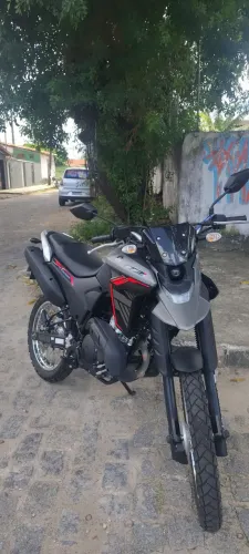 Vendo Lander conectado 2025 com 1.500 km rosa toda original. A mais nova da olx