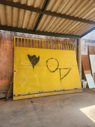 Portão de zinco