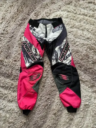 Roupas e equipamentos de moto