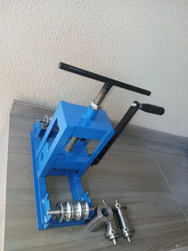 VENDO CALANDRA MANUAL PRA CURVAR METALON E TUBO