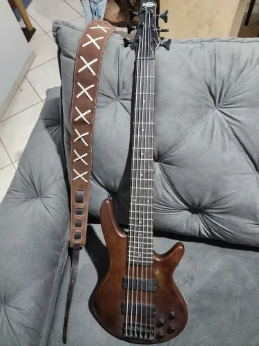 Baixo ibanez 6 cordas