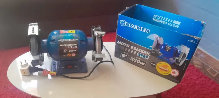 Vende se esmilhadeira, roçadeira e uma moto cerra