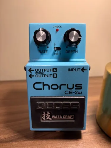 BOSS CE-2W
