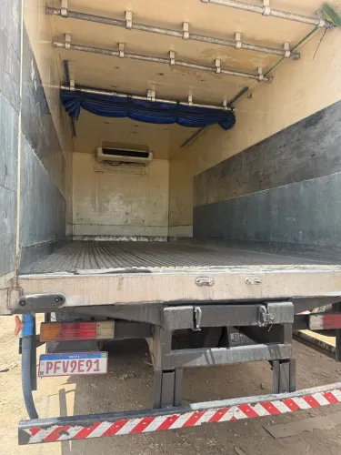 Ford 1319 baú frio  