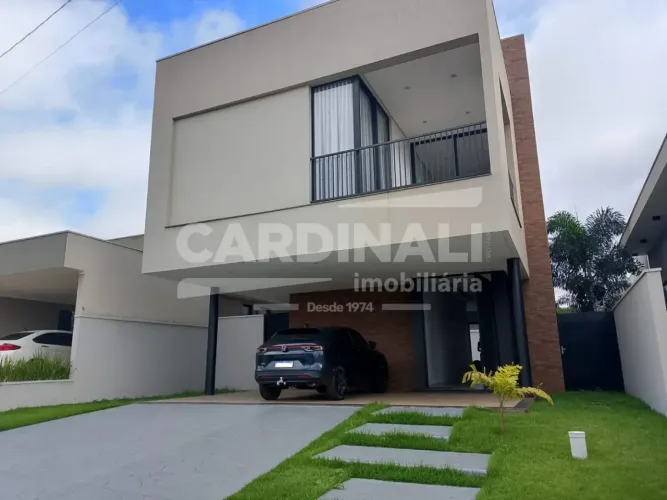 Casa em condomínio fechado, com excelente localização próximo a comércio.