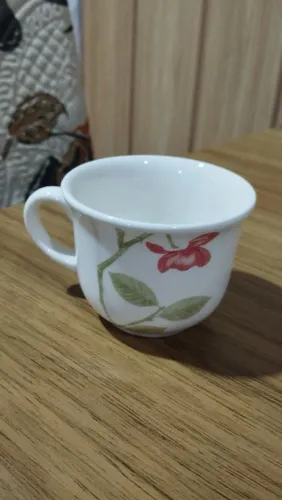 Xícara de cerâmica vintage
