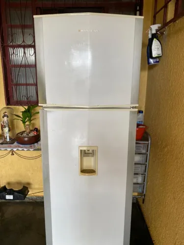 Geladeira [Brastemp BRD048D ] para conserto ou retirada de peças - Conservada