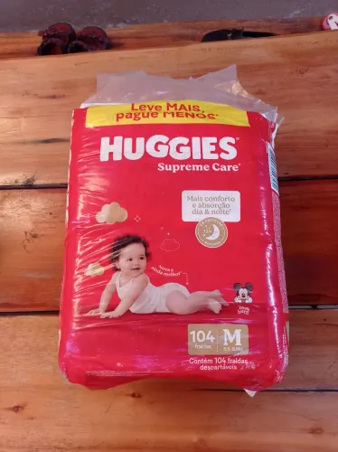 Fralda descartável Huggies Supreme Care Tam. M 104 unidades