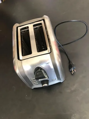Torradeira Oster em aço inox