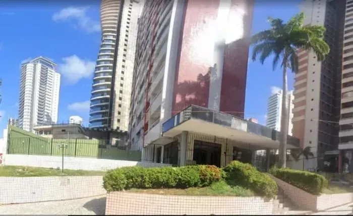 Apartamento com 68m² no bairro Meireles. 2 quartos sendo 1 suíte.