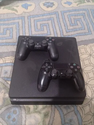 Playstation 4 Slim 1TB original com 2 controles originais Sony