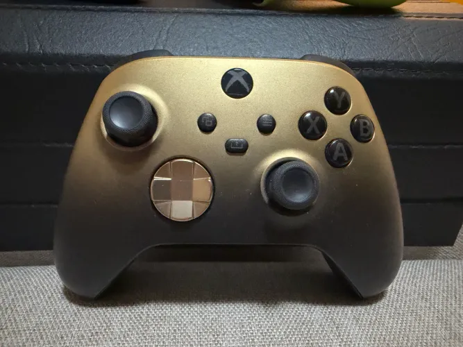 Controle Xbox Series Gold Shadow