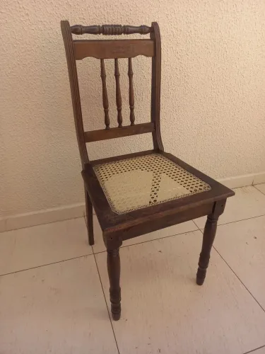 Cadeira antiga no estado