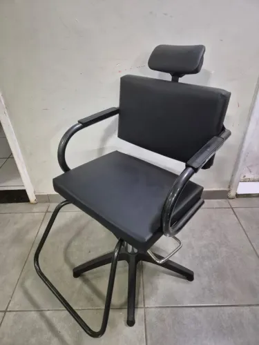 Cadeira Titan para salão de beleza