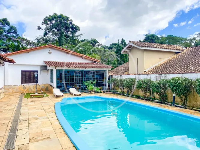 Casa para Locação Quarto, Suíte com closet, Piscina e 5 Vagas no Parque do Terceiro Lago |
