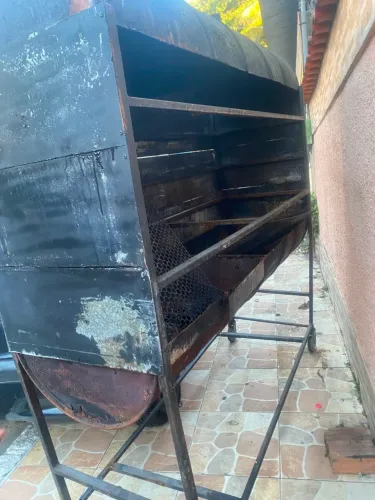 Vendo Churrasqueira De Ferro Em Ótimo Estado <br>ZAP *<br>Valor 670,00