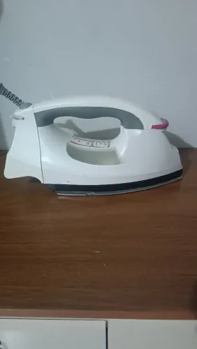 Ferro de Passar Roupa em ótimo estado