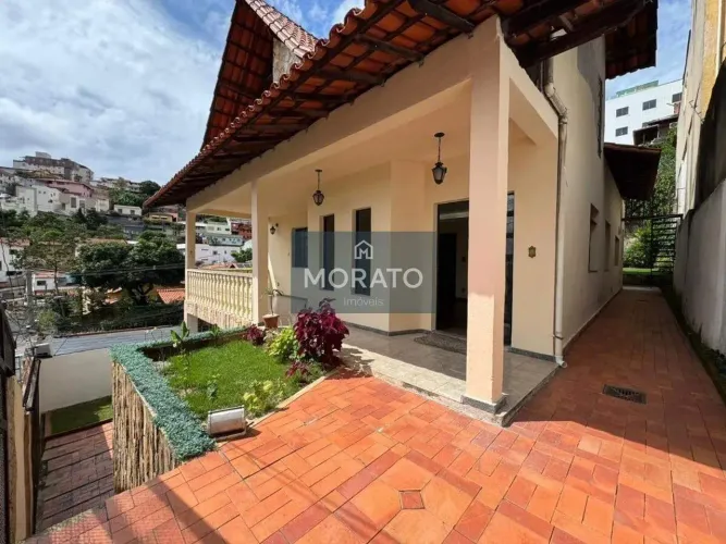 Casa 4 Quartos, Suíte, 4 Vagas de Garagem, no Bairro Caiçara em Belo Horizonte-MG
