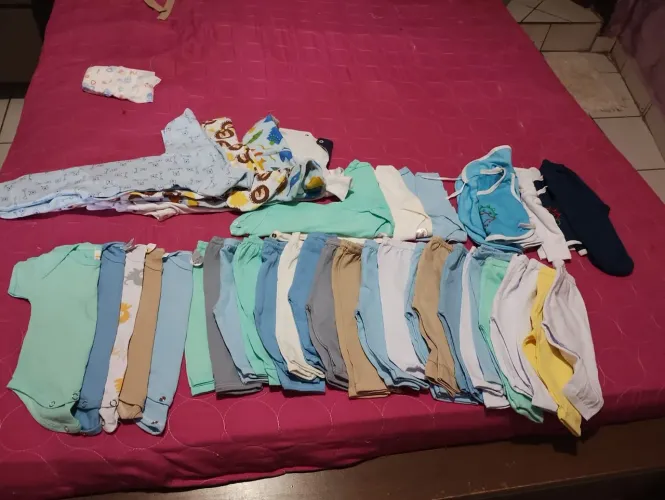 Lote de roupinhas de bebê masculino