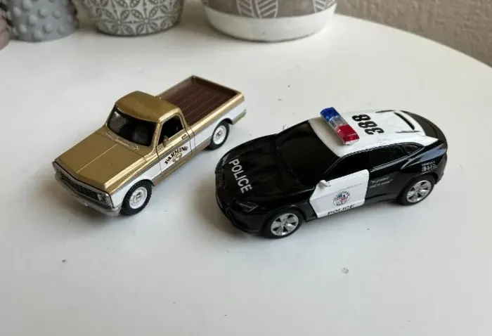 carrinhos de metal Picape dourada e Lamborghini Urus 1/38