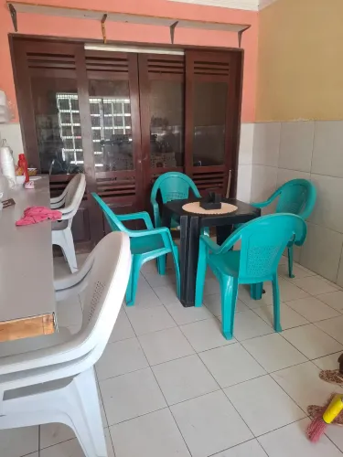 Vende-se três jogos de mesas com 4 cadeiras
