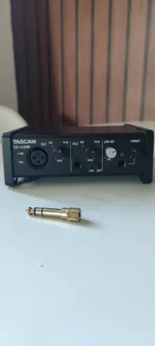 Tascam US- 1x2HR interface + plug dourado Top
