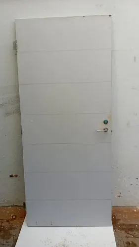 porta em madeira 210x0,90 formica com fechadura la fonte e chave