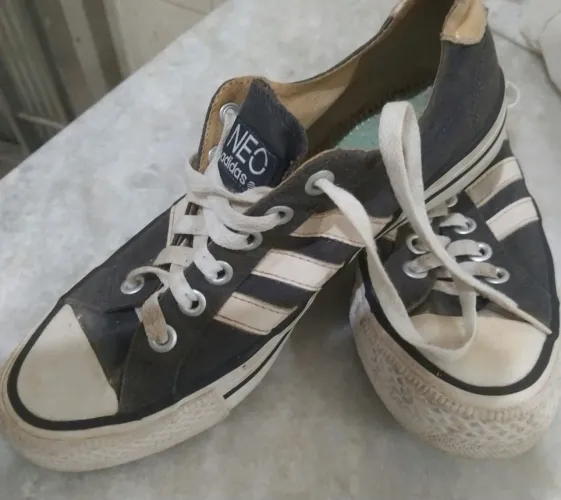 Tênis Adidas - R$ 30,00