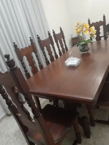 Mesa antiga maciça de 8 cadeiras + cômoda (fabricação: 1980)