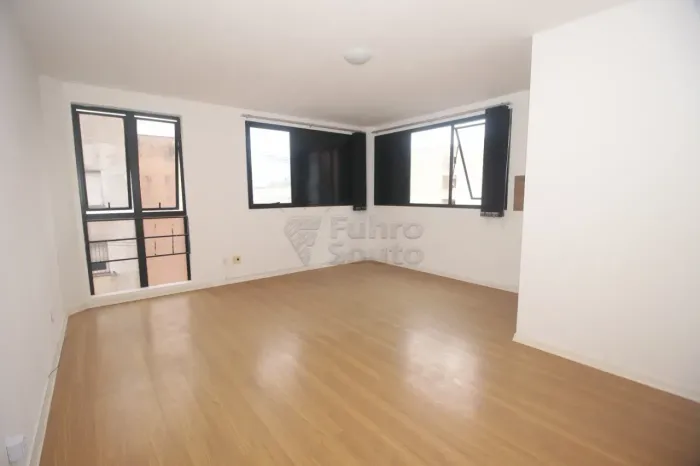 Comercial Sala em Condomínio em Pelotas