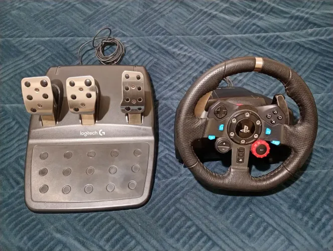 Volante Logitech G29 em perfeito estado.