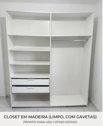 Closet com duas gavetas
