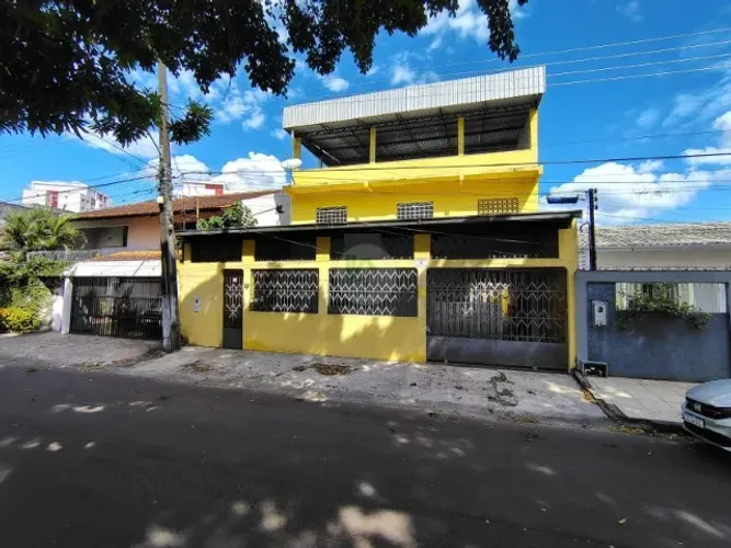 Vendo ou Alugo Casa 3 Pisos c/ 5 Quartos sendo 3 Suítes no Dom Pedro