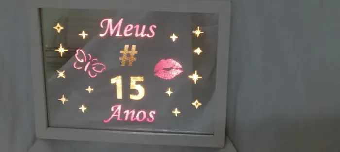 Quadro luminoso decorativo, celebrando 18 anos e comemorativo 15 anos
