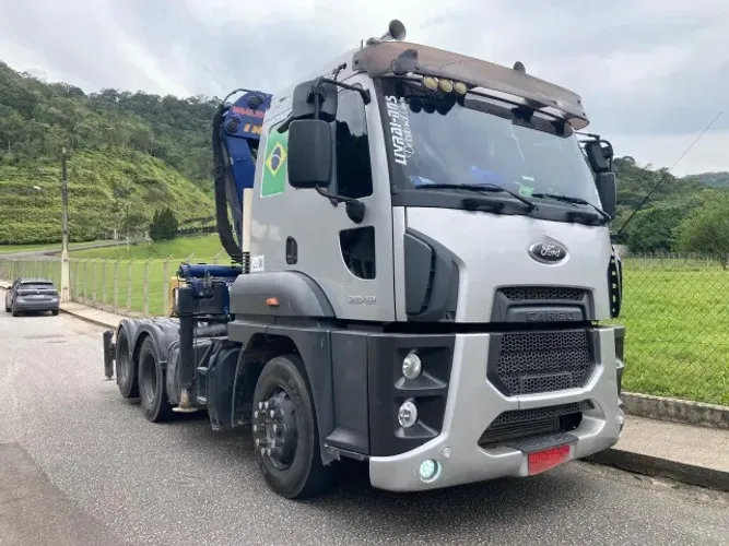 Ford Cargo 2842 6x2 automático ano 2014