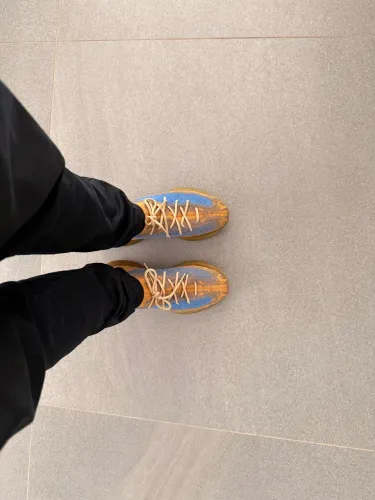 Tênis Adidas Yeezy Boost 380