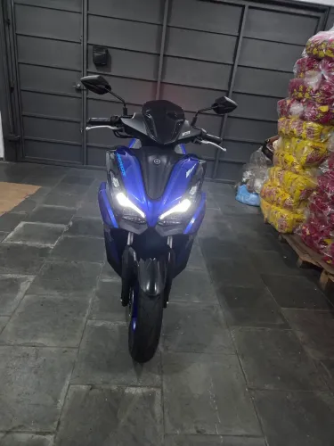 Moto yamaha aerox 160 azul modelo 27
