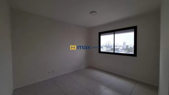 Apartamento com 2 Dormitório, sendo 1 Suíte. Bairro: Centro, Itajaí.