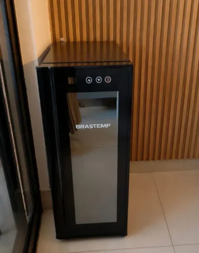 Vendo adega de vinho