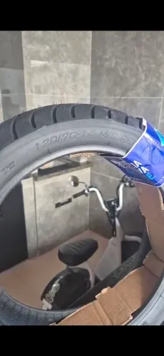 Vendo pneu da pcx 150 cilindrada 