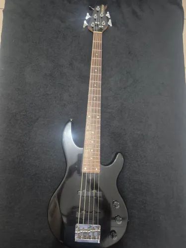 Vendo/Troco Baixo Yamaha BBN5 passivo 5C. Todo original anos 90